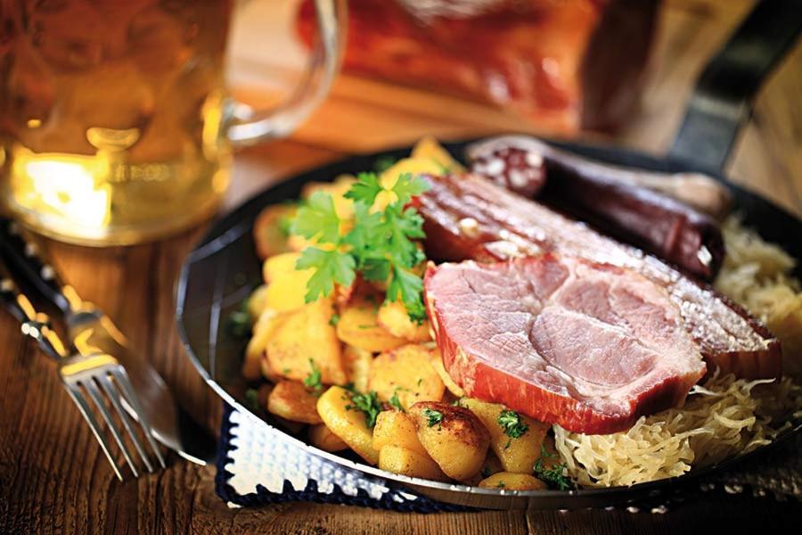 Akzent Hotel Krone Helmstadt Екстер'єр фото