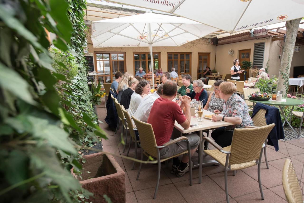 Akzent Hotel Krone Helmstadt Екстер'єр фото