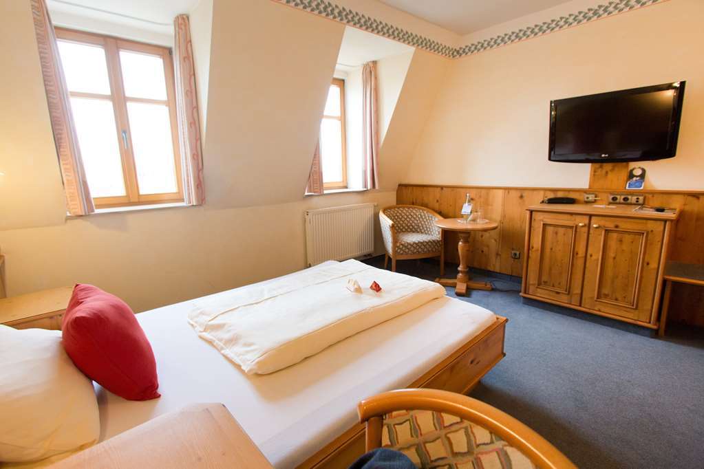 Akzent Hotel Krone Helmstadt Екстер'єр фото