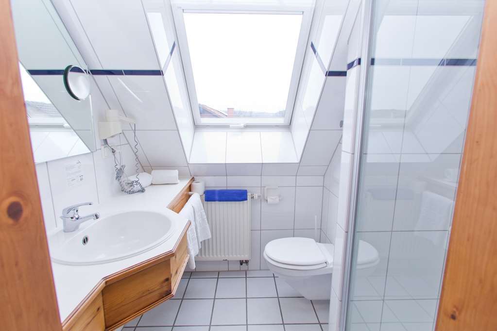 Akzent Hotel Krone Helmstadt Екстер'єр фото