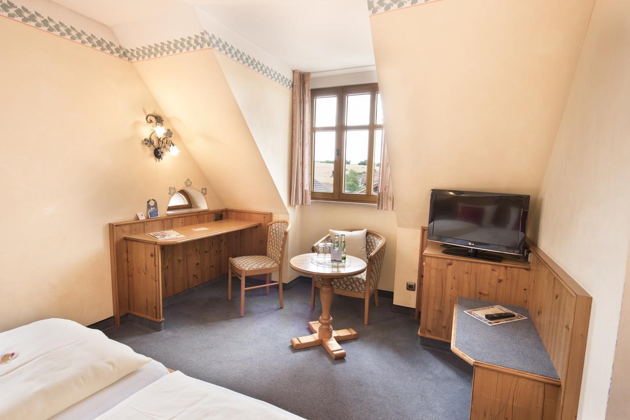 Akzent Hotel Krone Helmstadt Екстер'єр фото