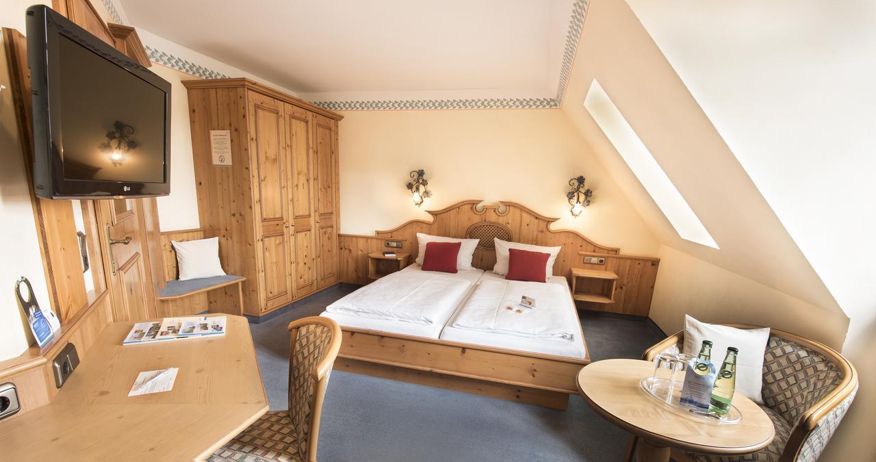 Akzent Hotel Krone Helmstadt Екстер'єр фото