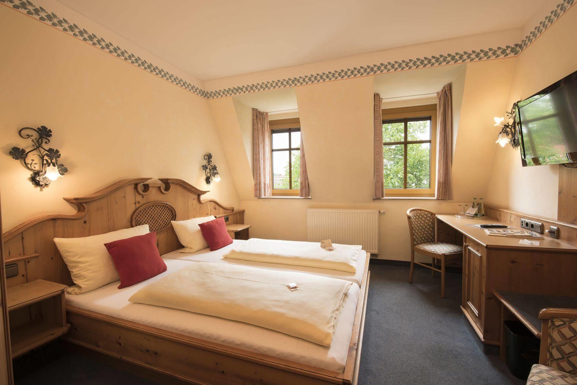 Akzent Hotel Krone Helmstadt Екстер'єр фото
